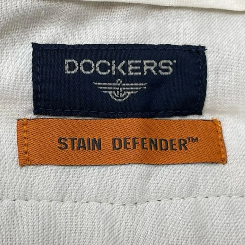 DOCKERS Men’s Khaki with Stain Defender Classic Fit Trousers Size‎ 33” x 34” NWT